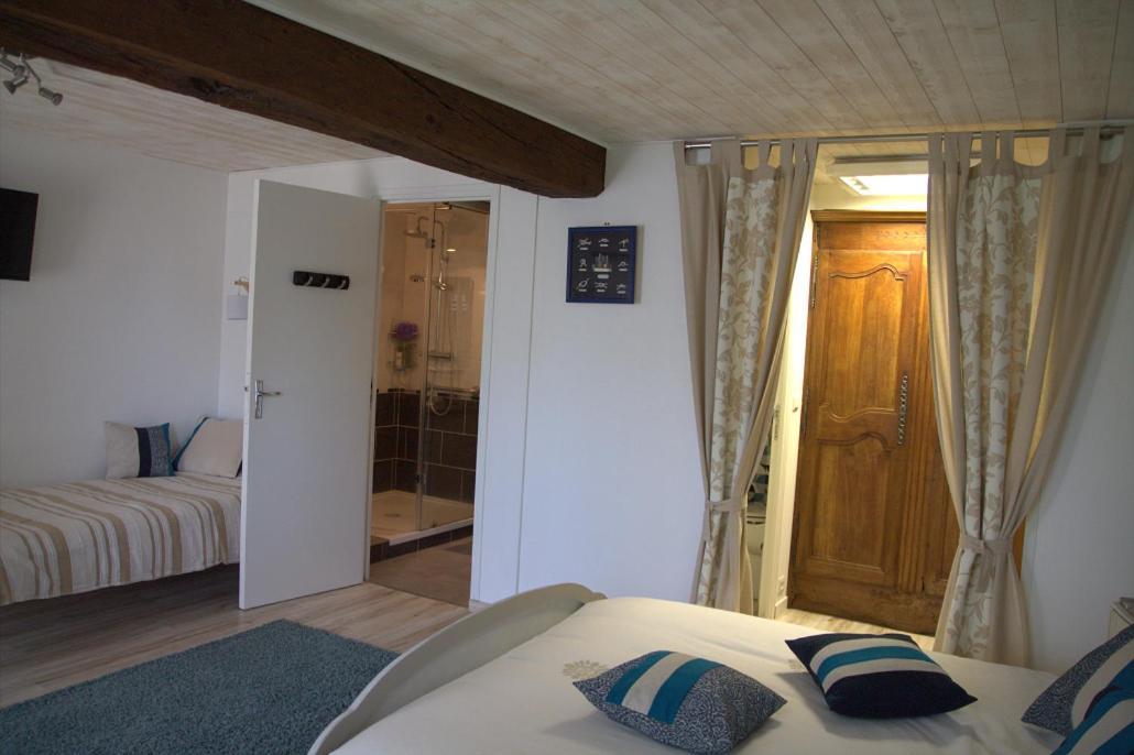 Saint-Ouen-Des-Toits Chambre D Hote La Roussiere מראה חיצוני תמונה
