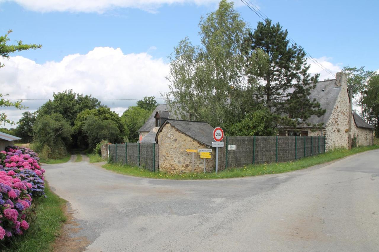Saint-Ouen-Des-Toits Chambre D Hote La Roussiere מראה חיצוני תמונה